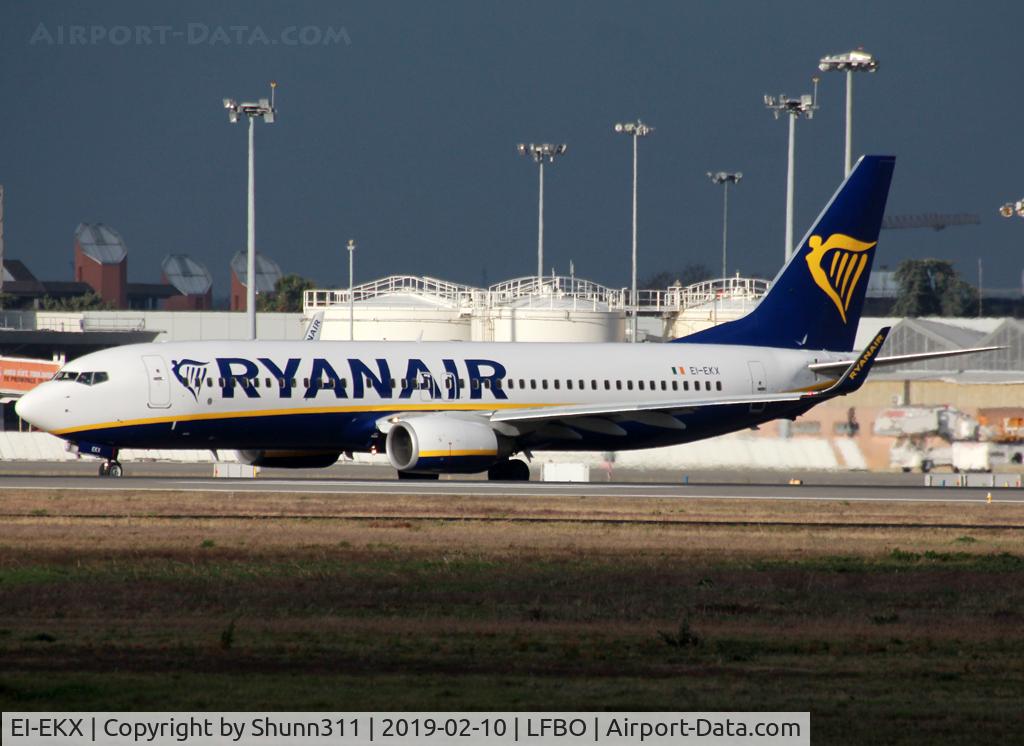 EI-EKX, 2010 Boeing 737-8AS C/N 35030, Lining up rwy 32R for departure from November 2...