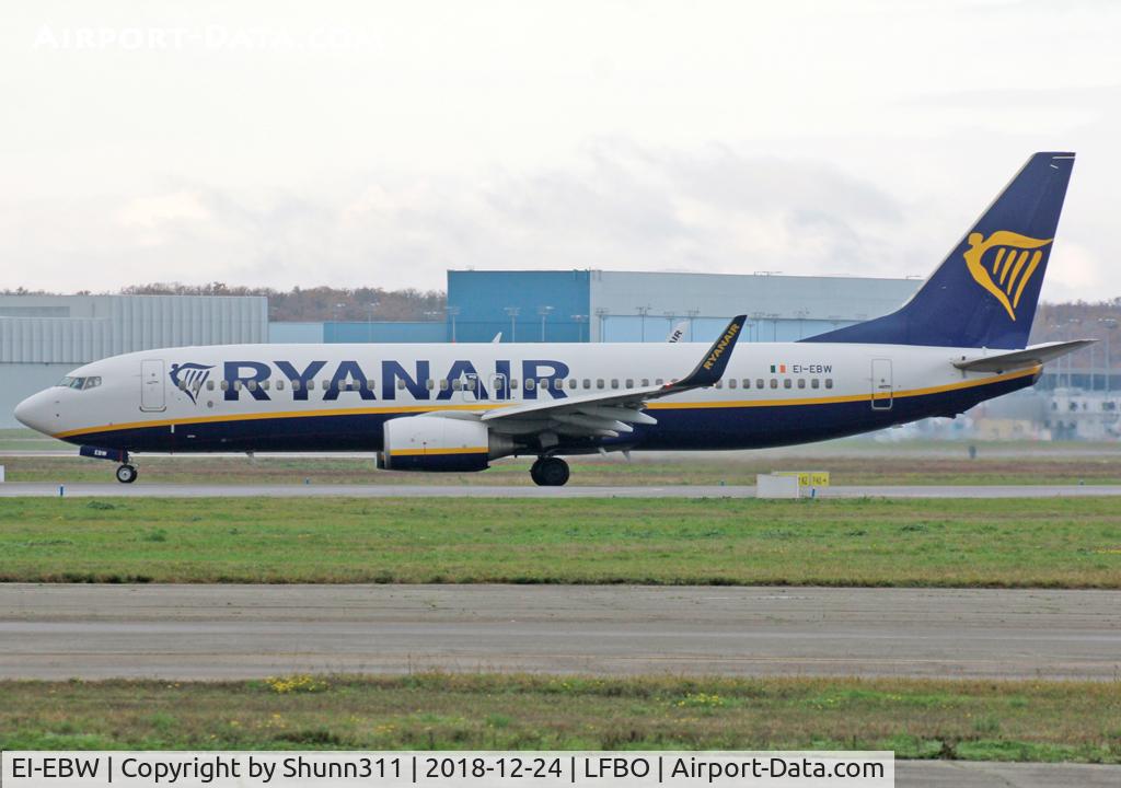 EI-EBW, 2009 Boeing 737-8AS C/N 35010, Lining up rwy 32R for departure from November 2