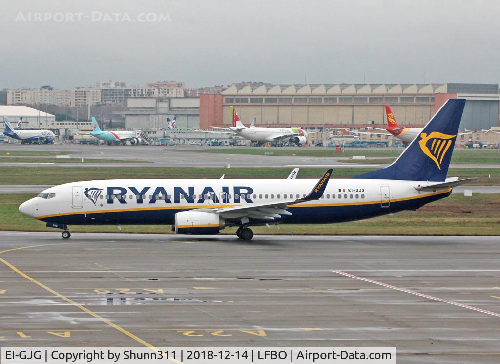 EI-GJG, 2018 Boeing 737-800 C/N 44829, Taxiing holding point rwy 32R for departure from November 2