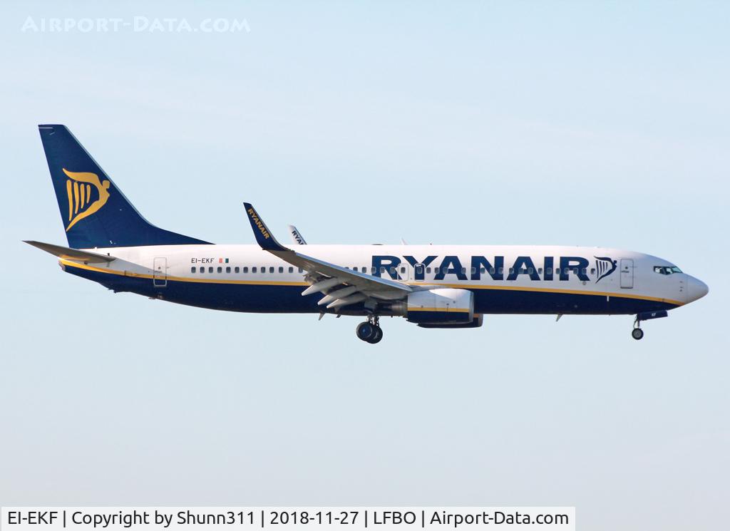 EI-EKF, 2009 Boeing 737-8AS C/N 35025, Landing rwy 32L