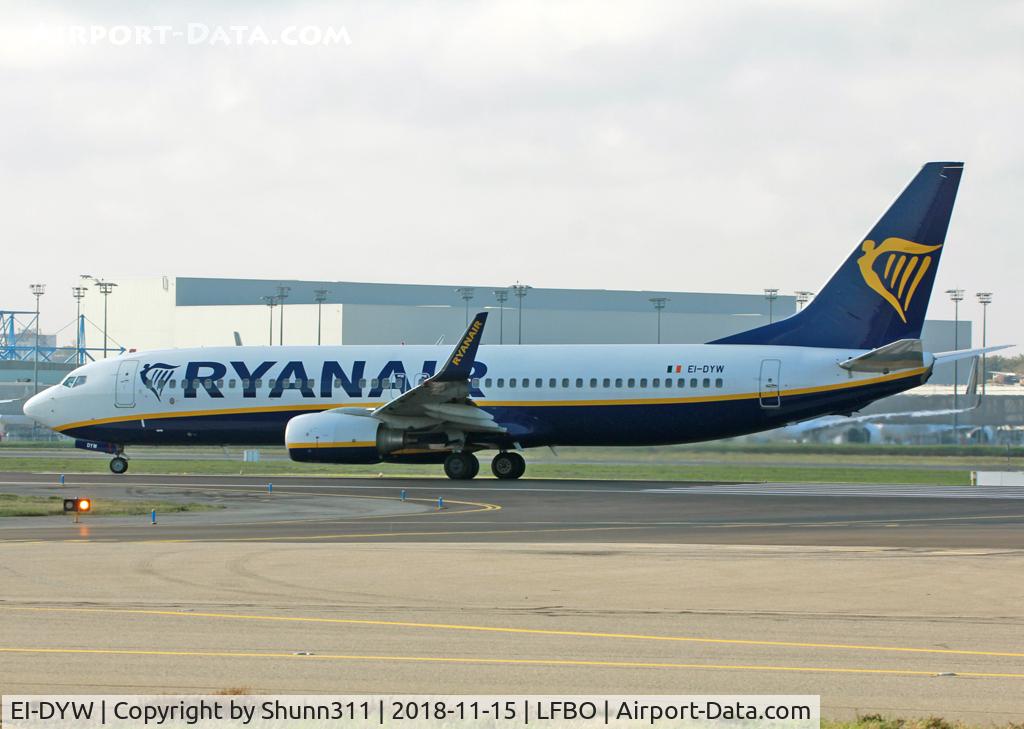 EI-DYW, 2008 Boeing 737-8AS C/N 33635, Ready for take off from rwy 14L