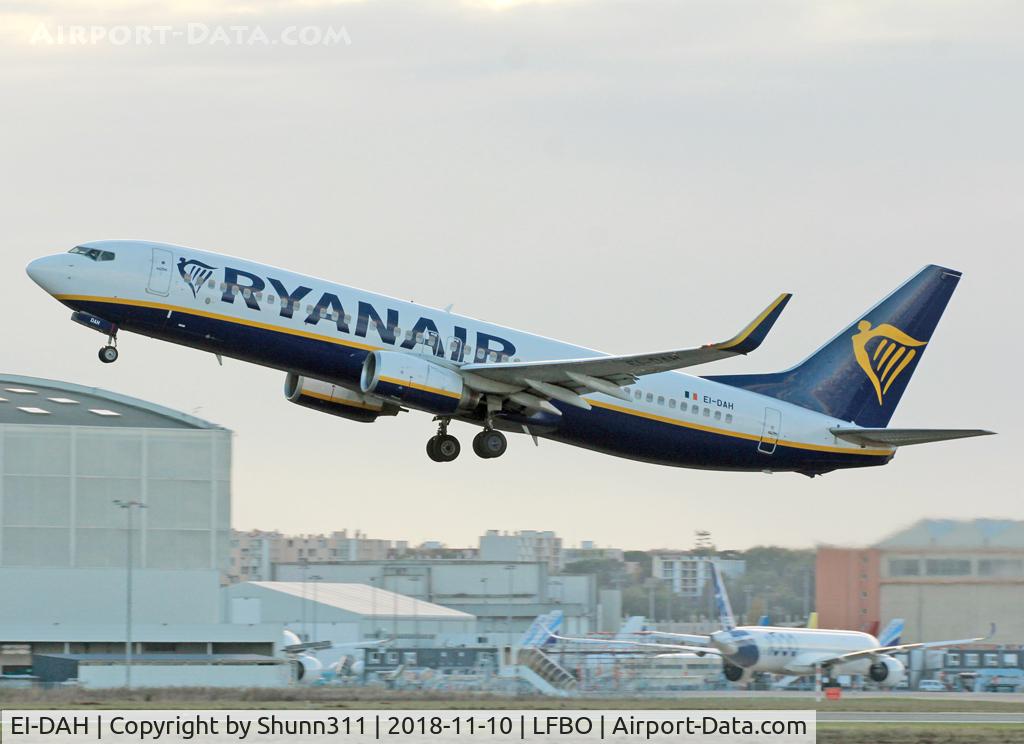 EI-DAH, 2003 Boeing 737-8AS C/N 33546, Taking off from rwy 14L