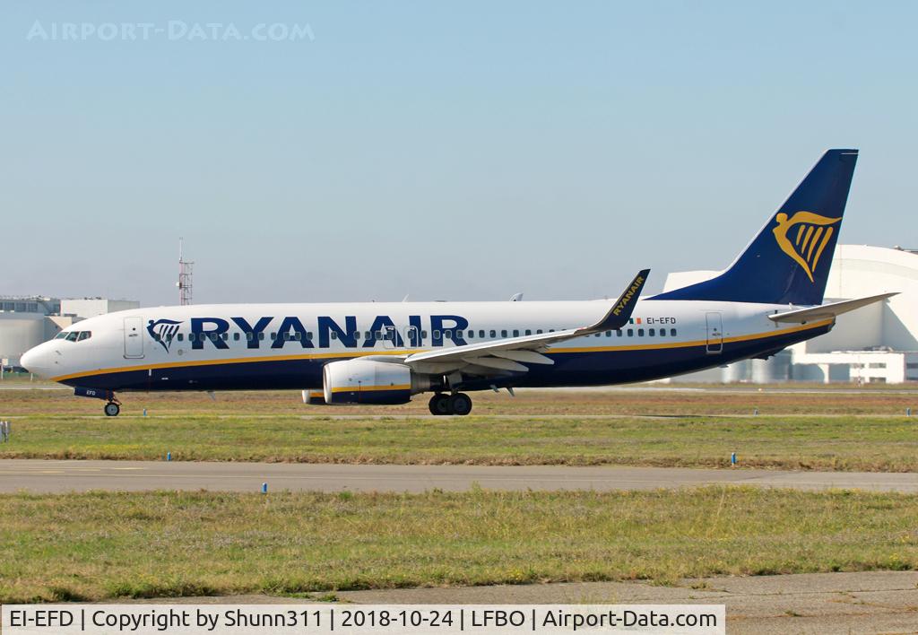 EI-EFD, 2009 Boeing 737-8AS C/N 35011, Taxiing holding point rwy 32R for departure...