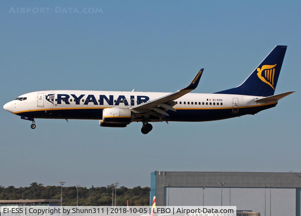 EI-ESS, 2011 Boeing 737-8AS C/N 35043, Landing rwy 14L