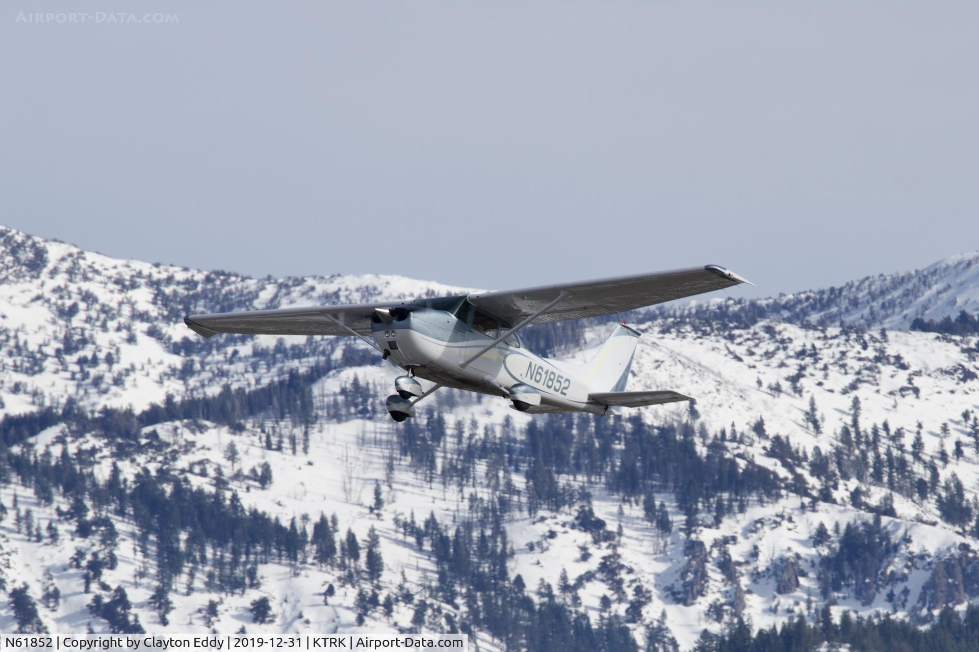 N61852, 1975 Cessna 172M C/N 17264844, Truckee Airport California 2019.