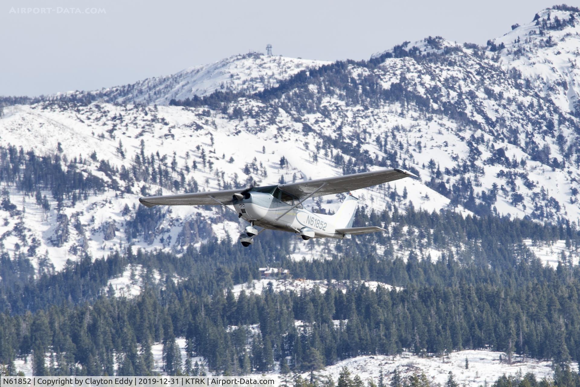 N61852, 1975 Cessna 172M C/N 17264844, Truckee Airport California 2019.