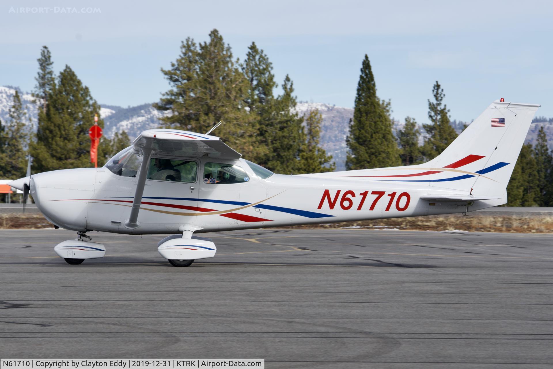 N61710, 1975 Cessna 172M C/N 17264749, Truckee airport California 2019.