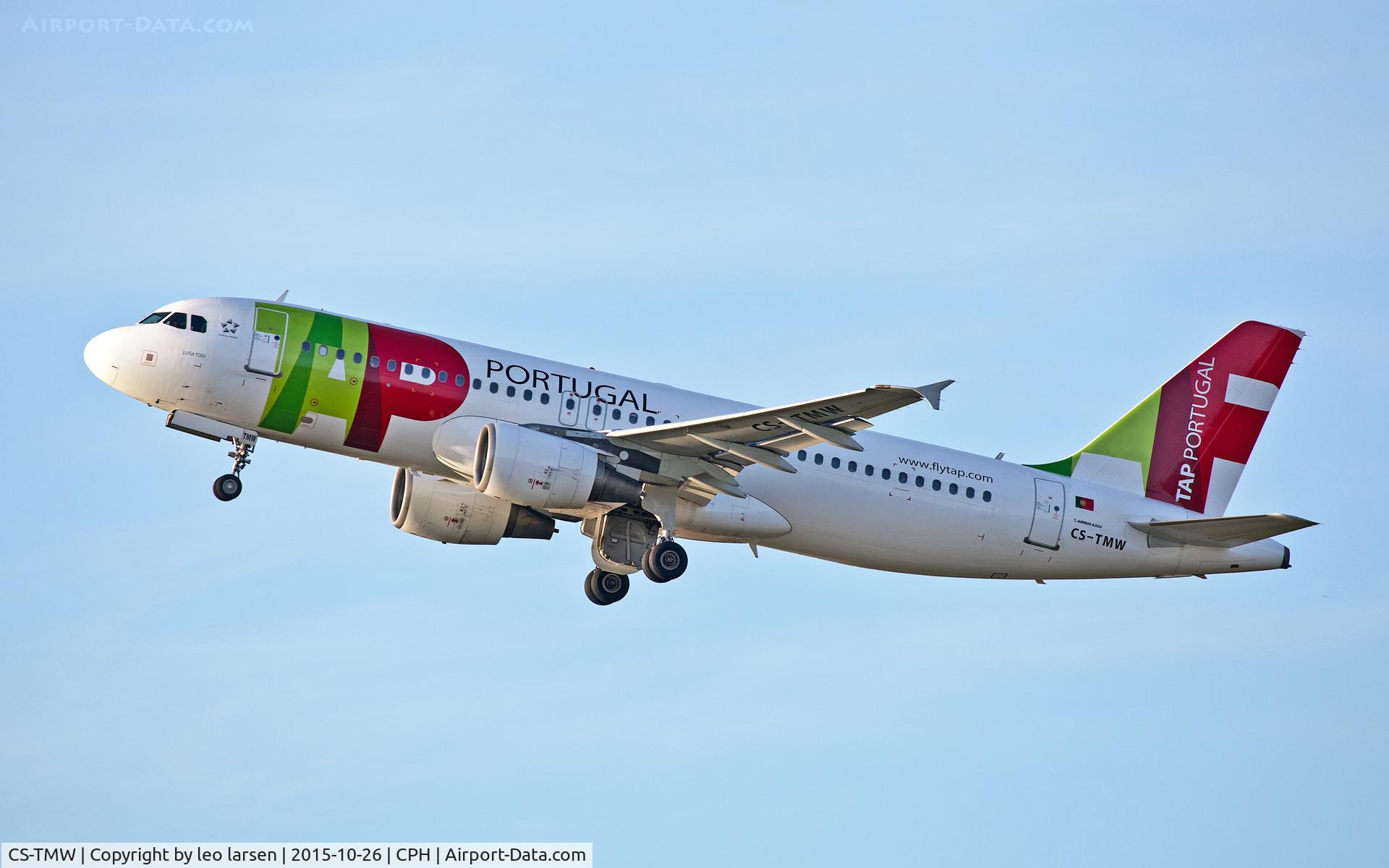CS-TMW, 2001 Airbus A320-214 C/N 1667, Copenhagen 26.10.2015