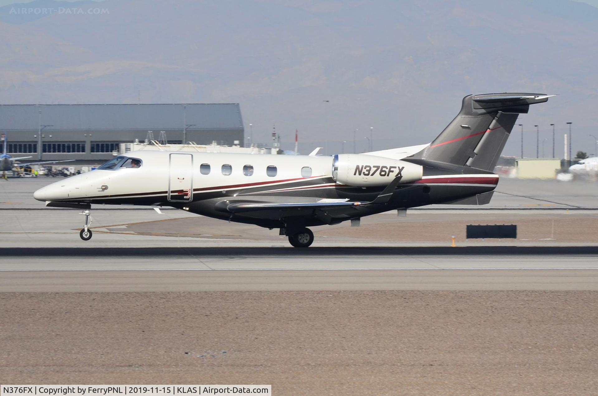 N376FX, 2018 Embraer EMB-505 Phenom 300 C/N 50500447, Flexjets Emb505 touching-down