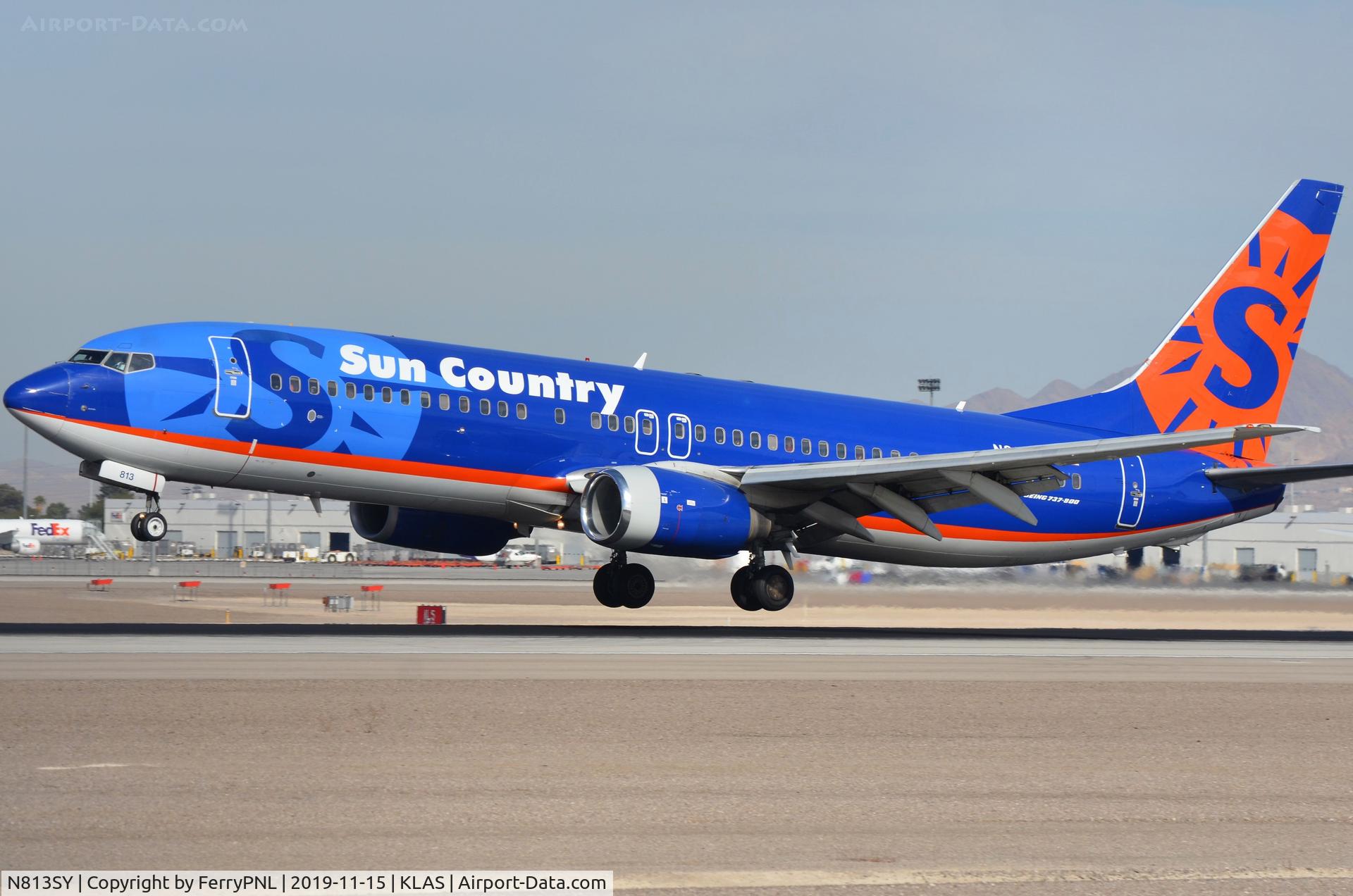 N813SY, 2001 Boeing 737-8Q8 C/N 28237, Landing of Sun Country B738