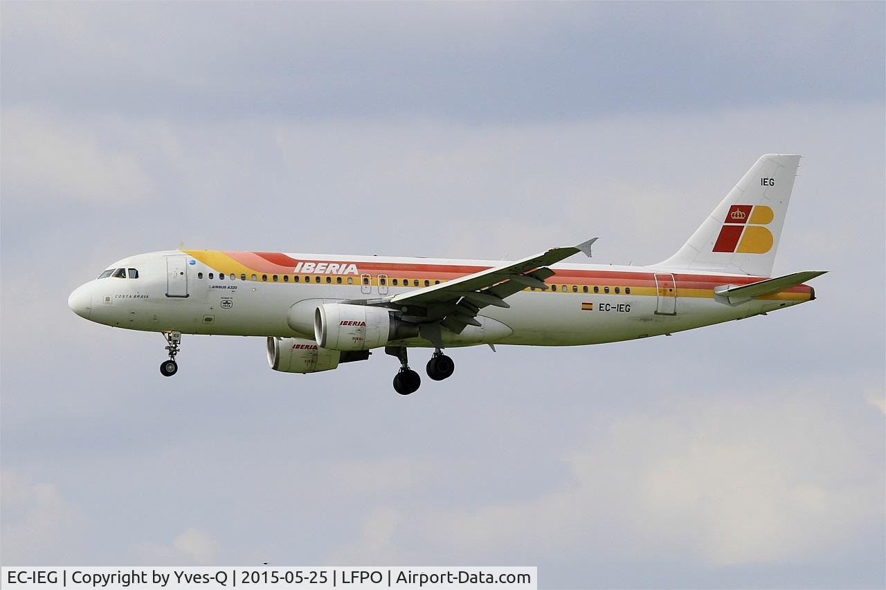 EC-IEG, 2001 Airbus A320-214 C/N 1674, Airbus A320-214, Short approach rwy 26, Paris-Orly airport (LFPO-ORY)