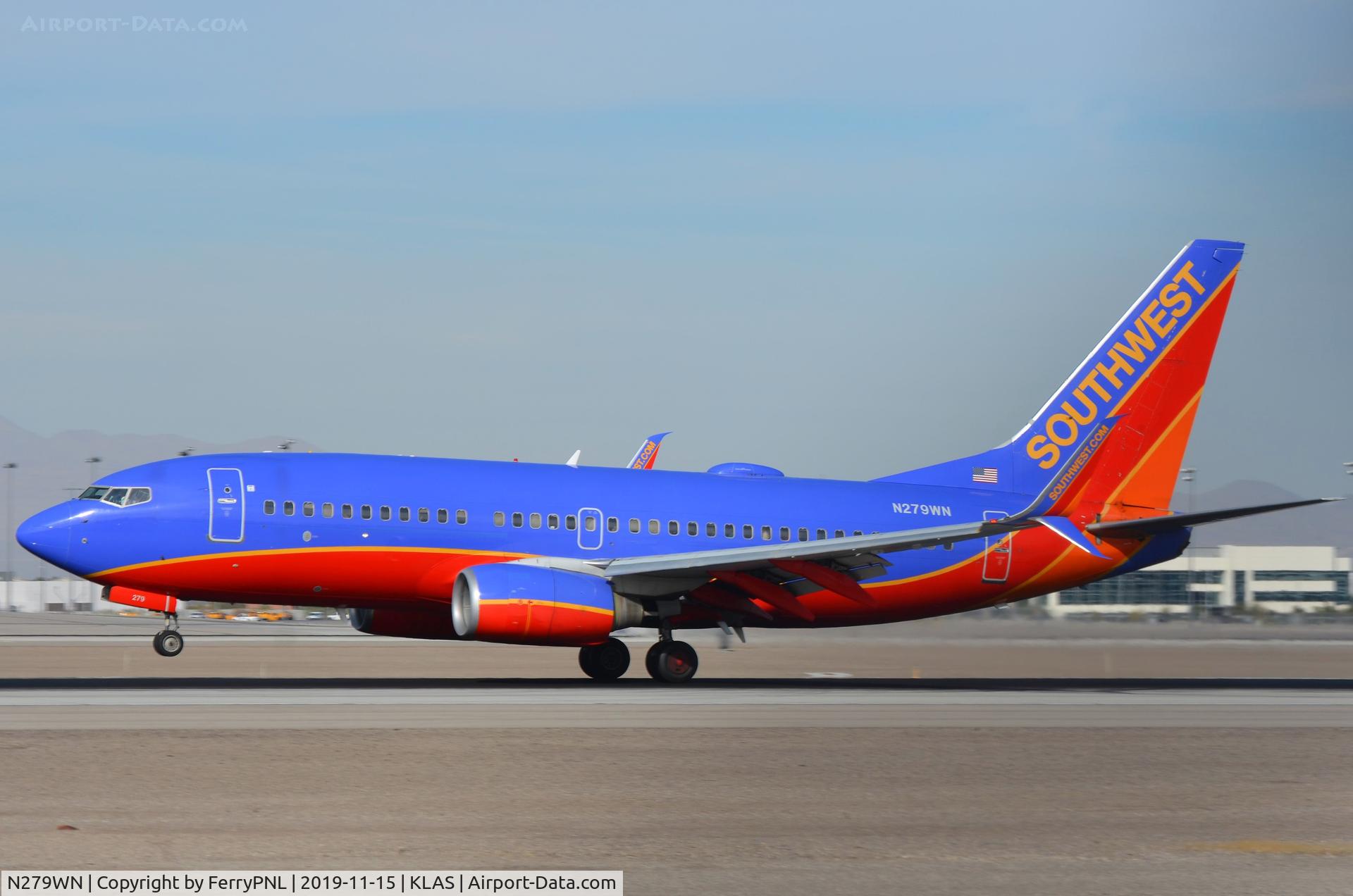 N279WN, 2007 Boeing 737-7H4 C/N 32532, Landing of Southwest B737