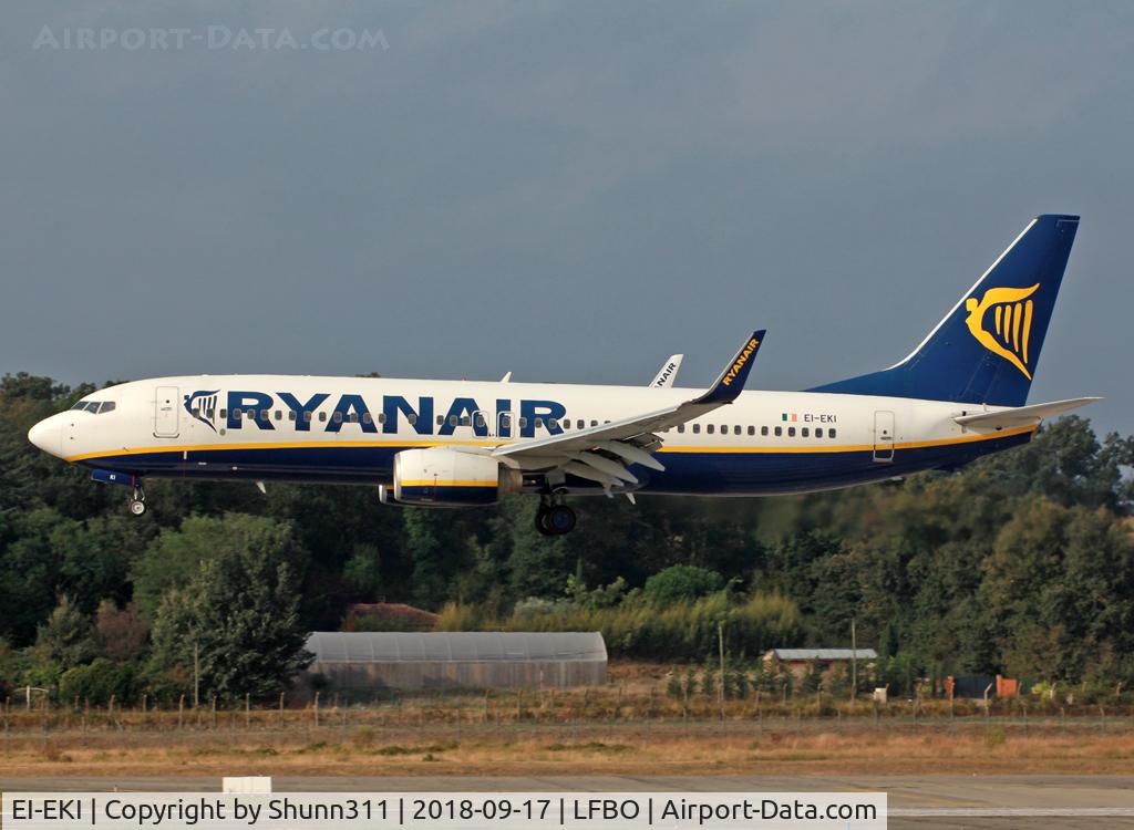 EI-EKI, 2010 Boeing 737-8AS C/N 38496, Landing rwy 14R