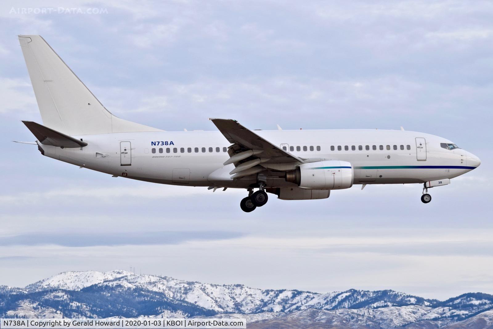 N738A, 2000 Boeing 737-7AX C/N 30182, Landing 10R.