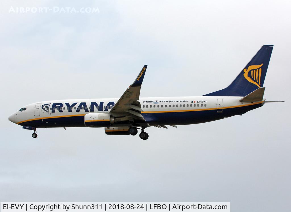 EI-EVY, 2012 Boeing 737-8AS C/N 40319, Landing rwy 32L with additional 'Vittoria The Basque Connection' titles