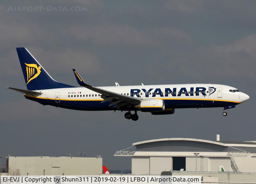 EI-EVJ, 2012 Boeing 737-8AS C/N 38501, Landing rwy 14R