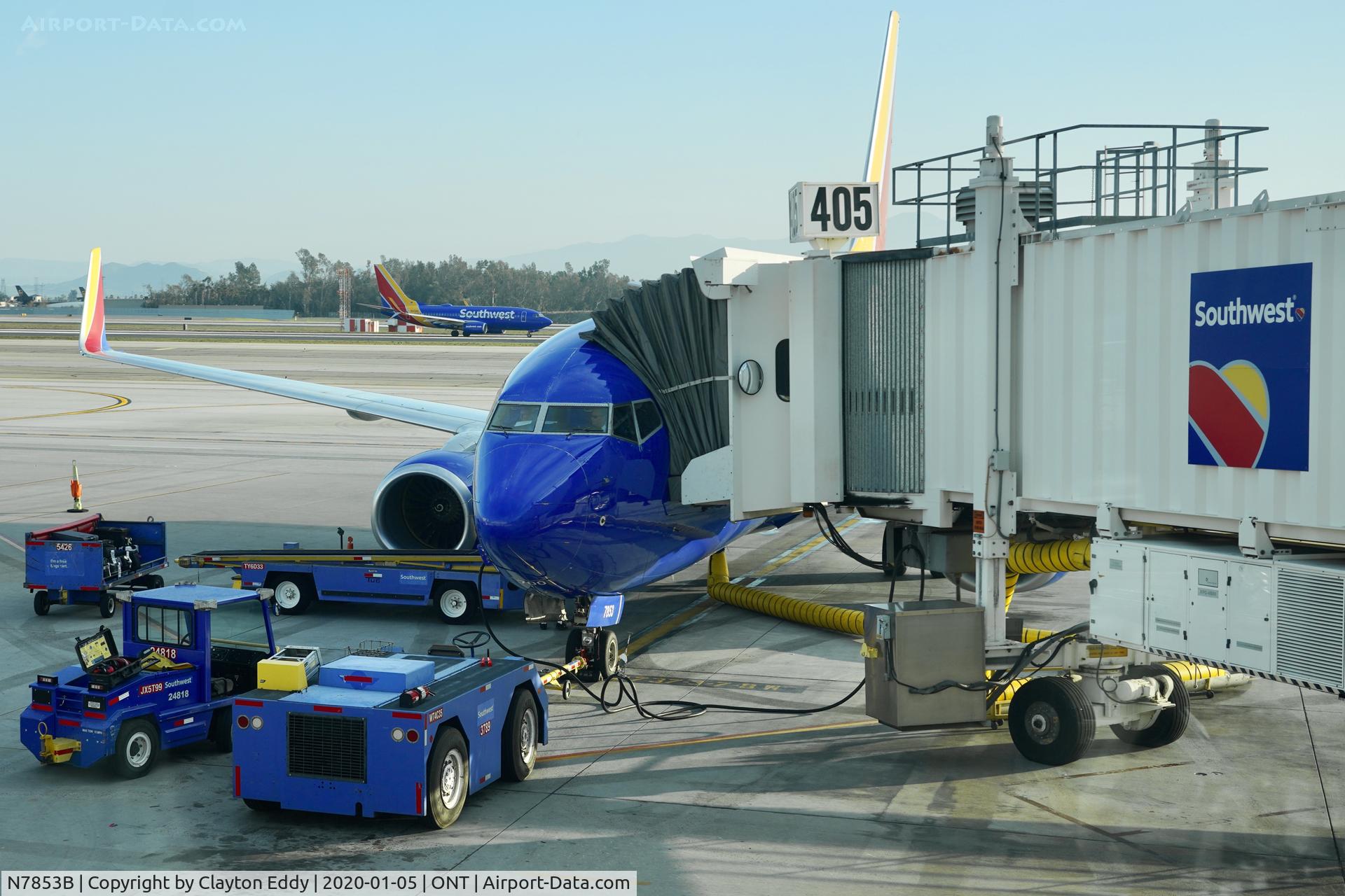 N7853B, 2001 Boeing 737-7Q8 C/N 30707, ONT 2020.