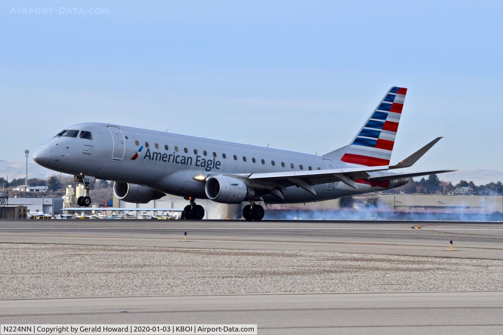N224NN, 2016 Embraer 175LR (ERJ-170-200LR) C/N 17000536, Landing 10L.