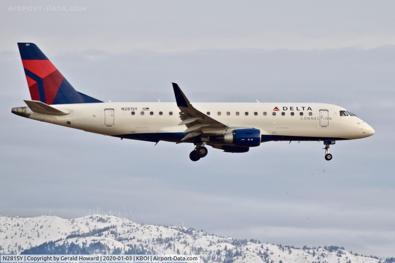 N281SY, 2018 Embraer 175LR (ERJ-170-200LR) C/N 17000746, Landing 10L.