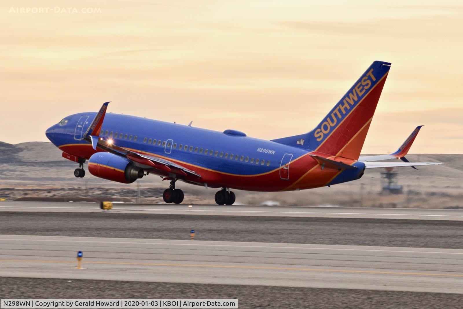 N298WN, 2007 Boeing 737-7H4 C/N 32543, Take off on 10L.