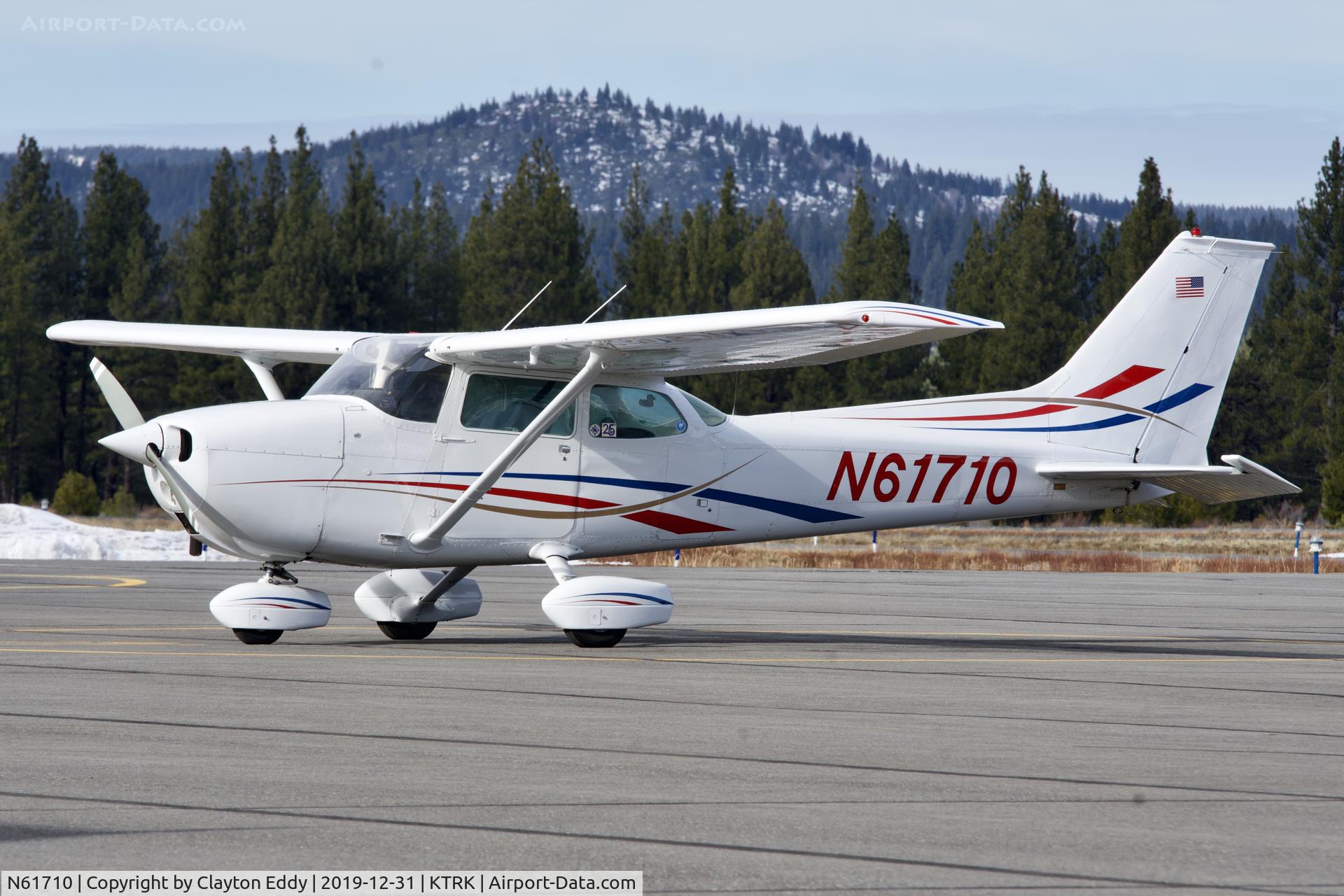 N61710, 1975 Cessna 172M C/N 17264749, Truckee Airport California 2019.