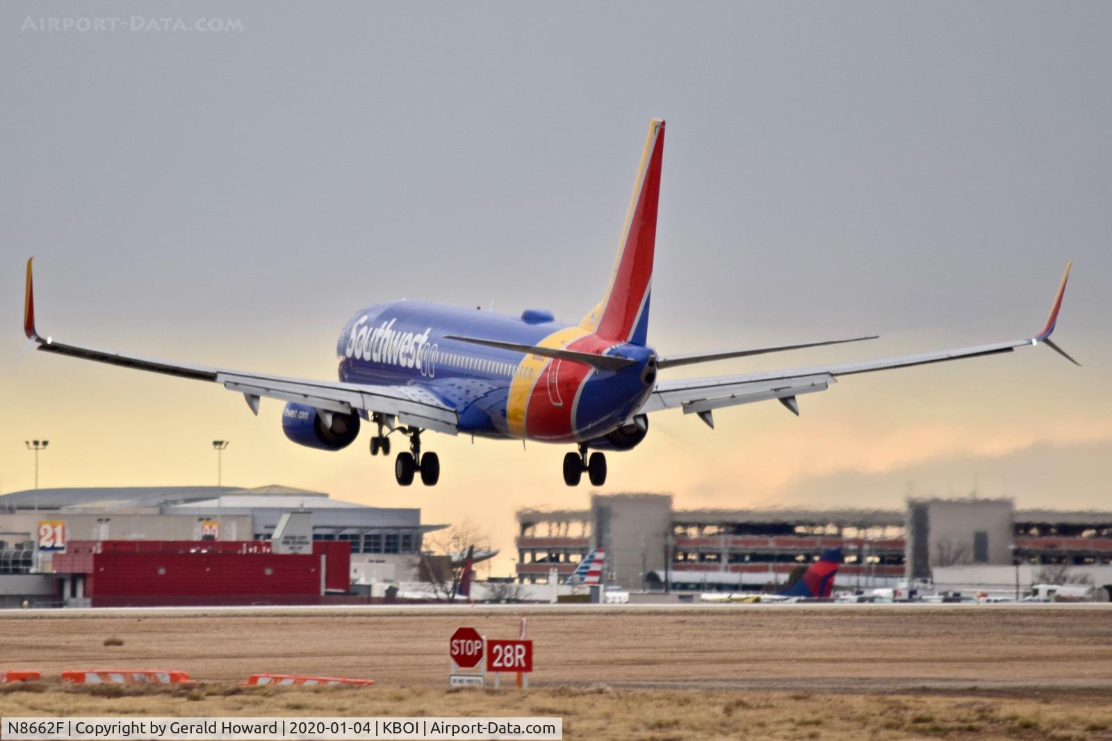 N8662F, 2015 Boeing 737-8H4 C/N 36936, Landing 28R.