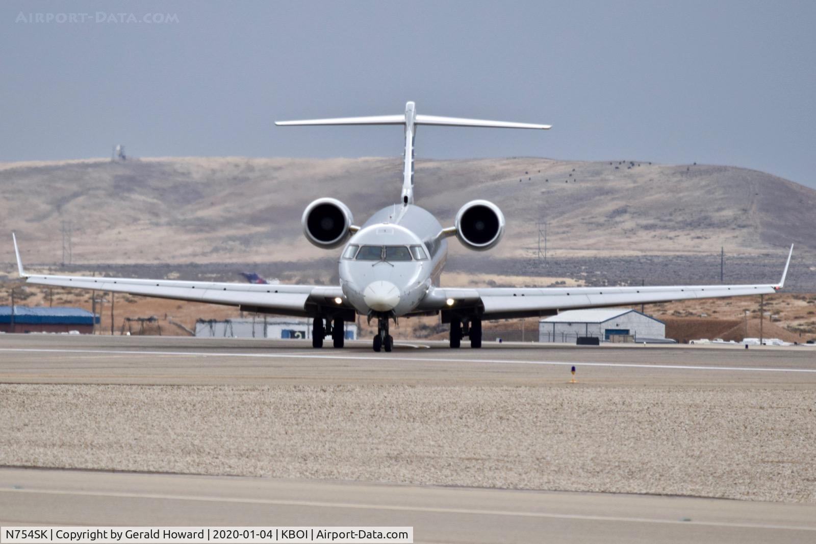 N754SK, 2005 Bombardier CRJ-701 (CL-600-2C10) Regional Jet C/N 10215, Turning off 28R.