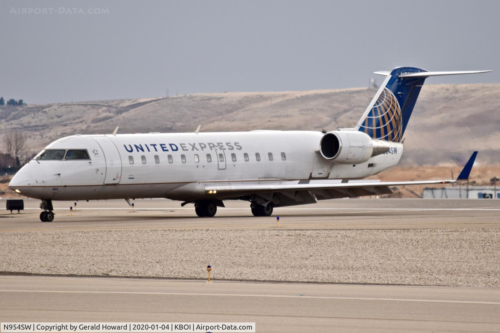 N954SW, 2003 Bombardier CRJ-200LR (CL-600-2B19) C/N 7815, Taxiing on Echo.
