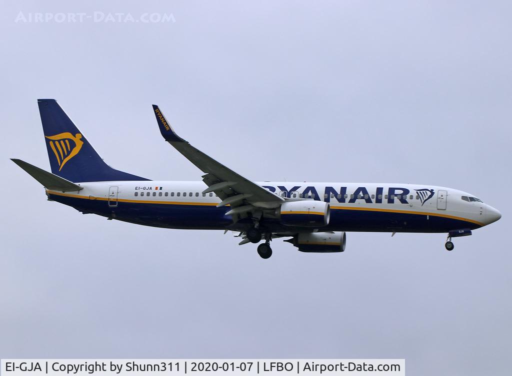 EI-GJA, 2018 Boeing 737-800 C/N 44819, Landing rwy 14R