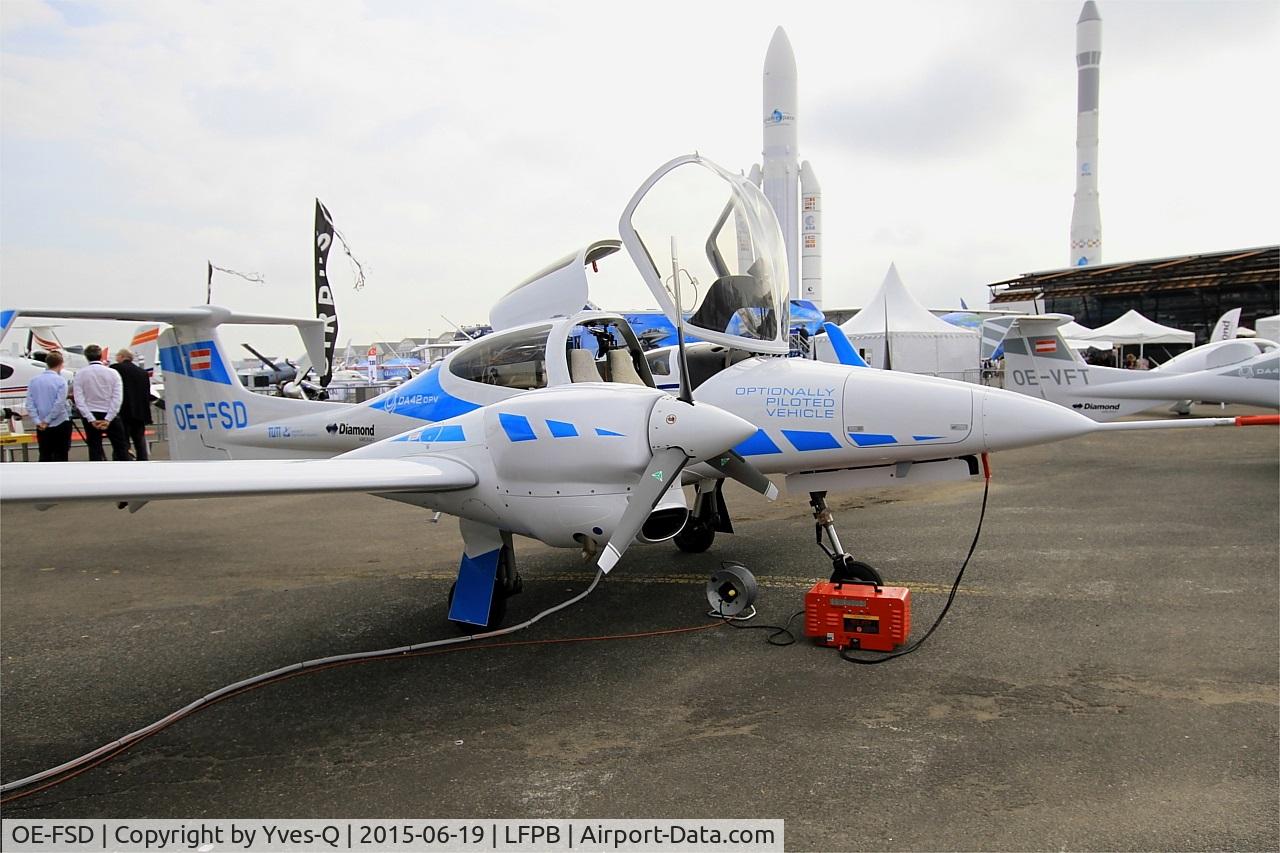 OE-FSD, Diamond DA-42M-NG Twin Star C/N 42.MN006, Diamond DA-42M-NG Twin Star, Static display, Paris-Le Bourget (LFPB-LBG) Air show 2015