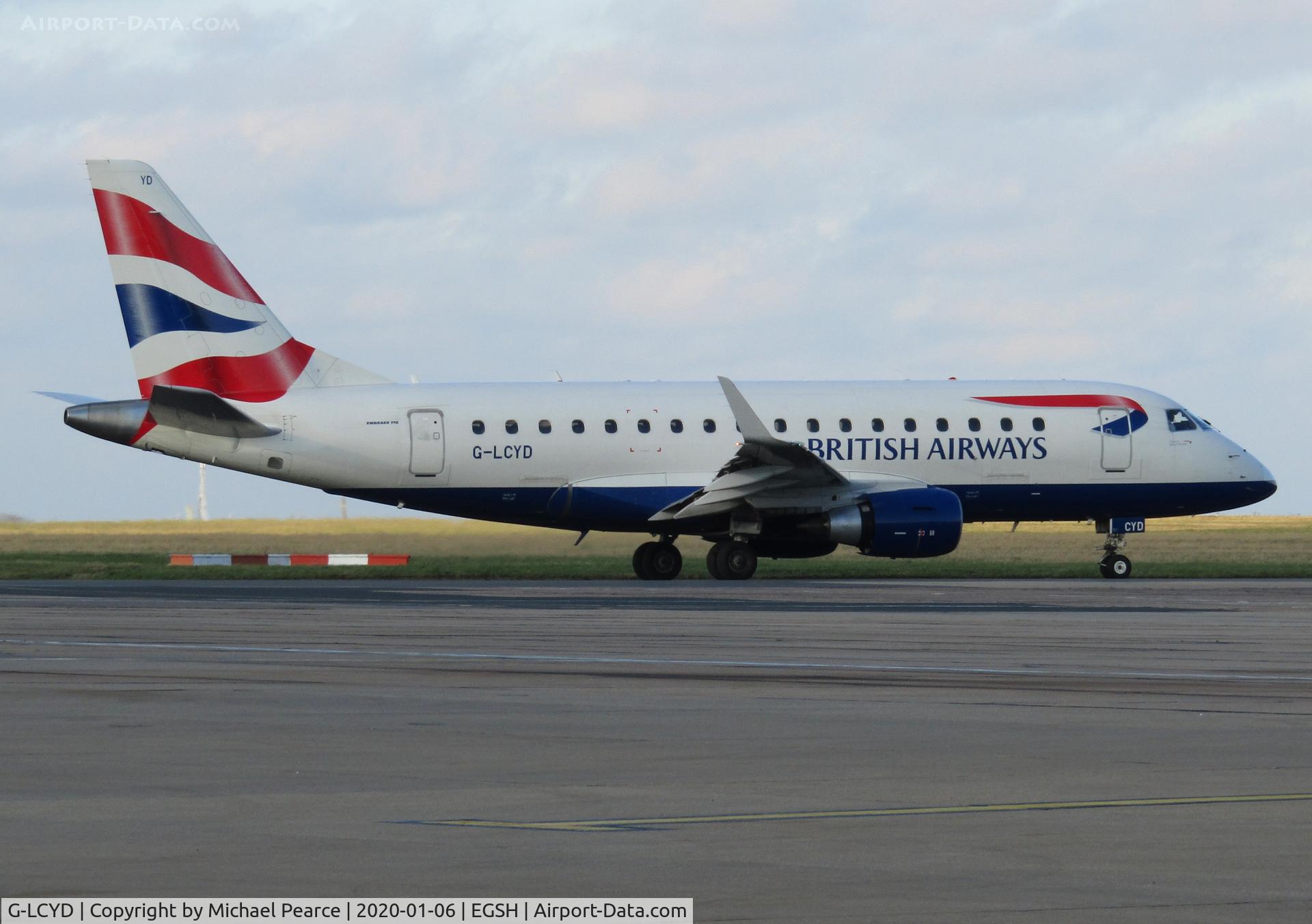 G-LCYD, 2009 Embraer 170STD (ERJ-170-100STD) C/N 17000294, Performing training circuits around RWY 27 from London (LCY).
