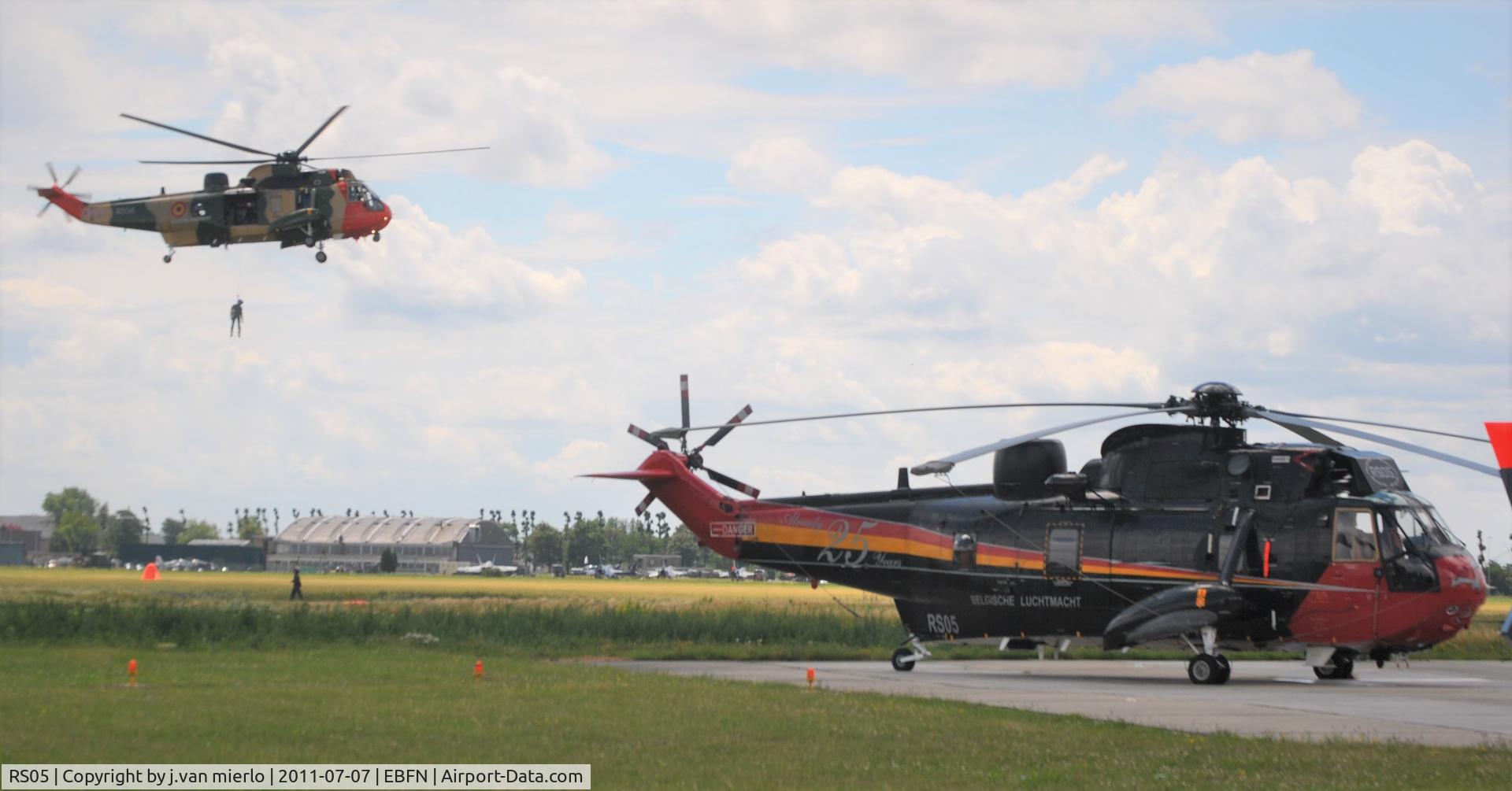 RS05, 1975 Westland Sea King Mk.48 C/N WA835, RS-04 rescue demonstration in the background