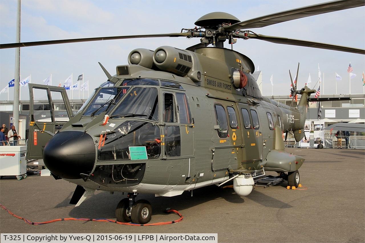 T-325, Aerospatiale TH89 Super Puma (AS-332M1) C/N 2367, Swiss Air Force Aerospatiale TH89 Super Puma (AS-332M1), Static display, Paris-Le Bourget (LFPB-LBG) Air show 2015