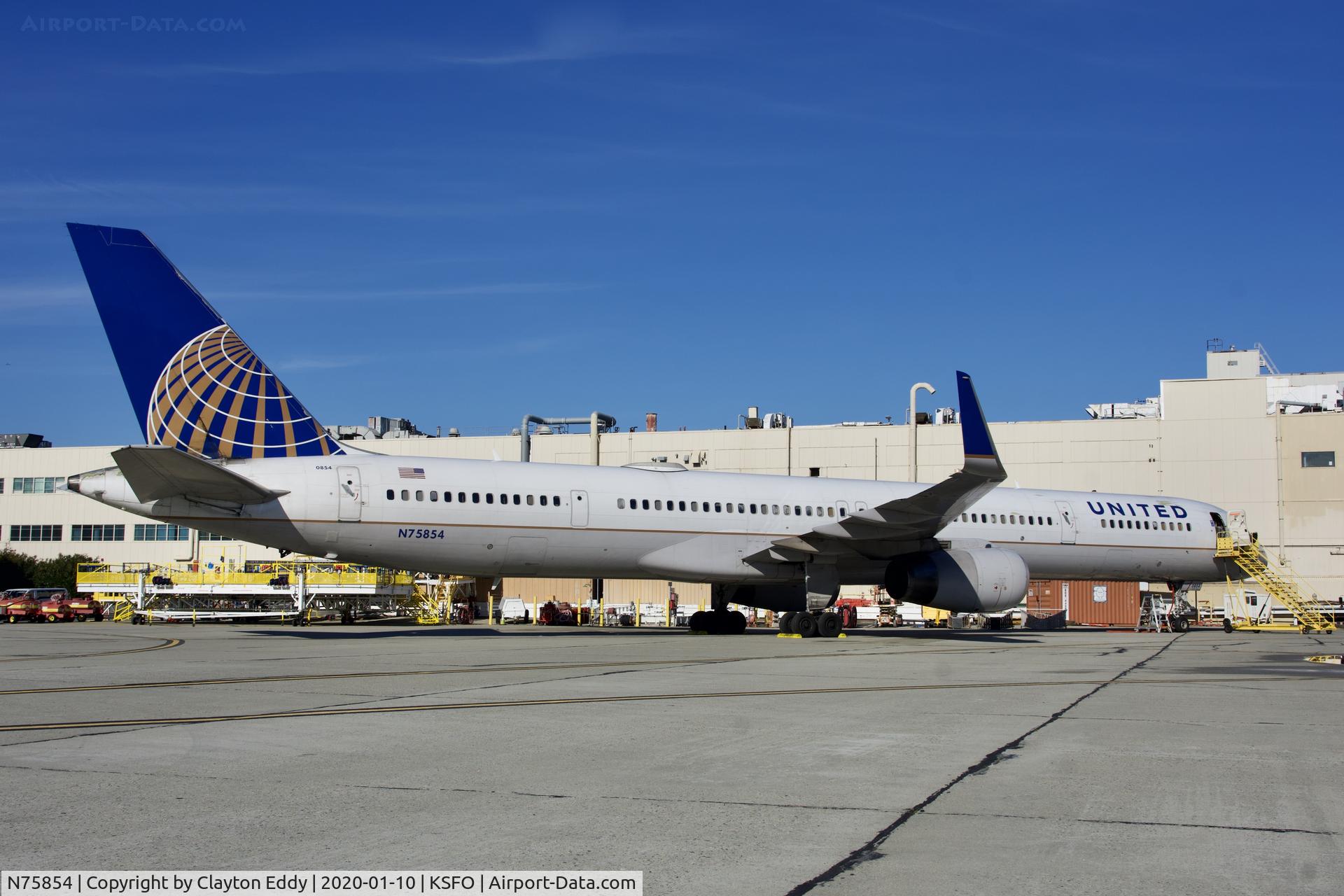 N75854, 2002 Boeing 757-324 C/N 32813, DFO 2020.