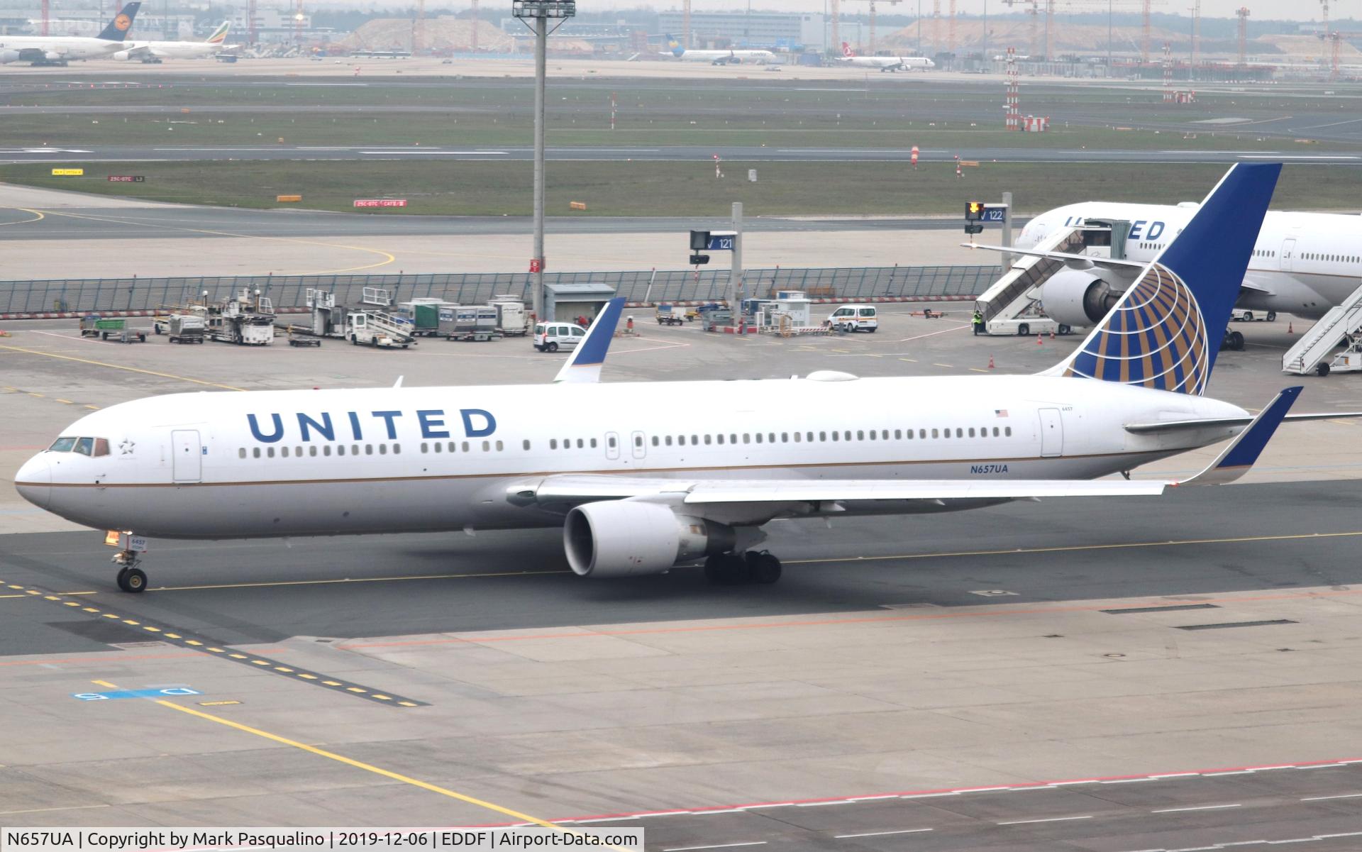 N657UA, 1993 Boeing 767-322 C/N 27112, Boeing 767-322