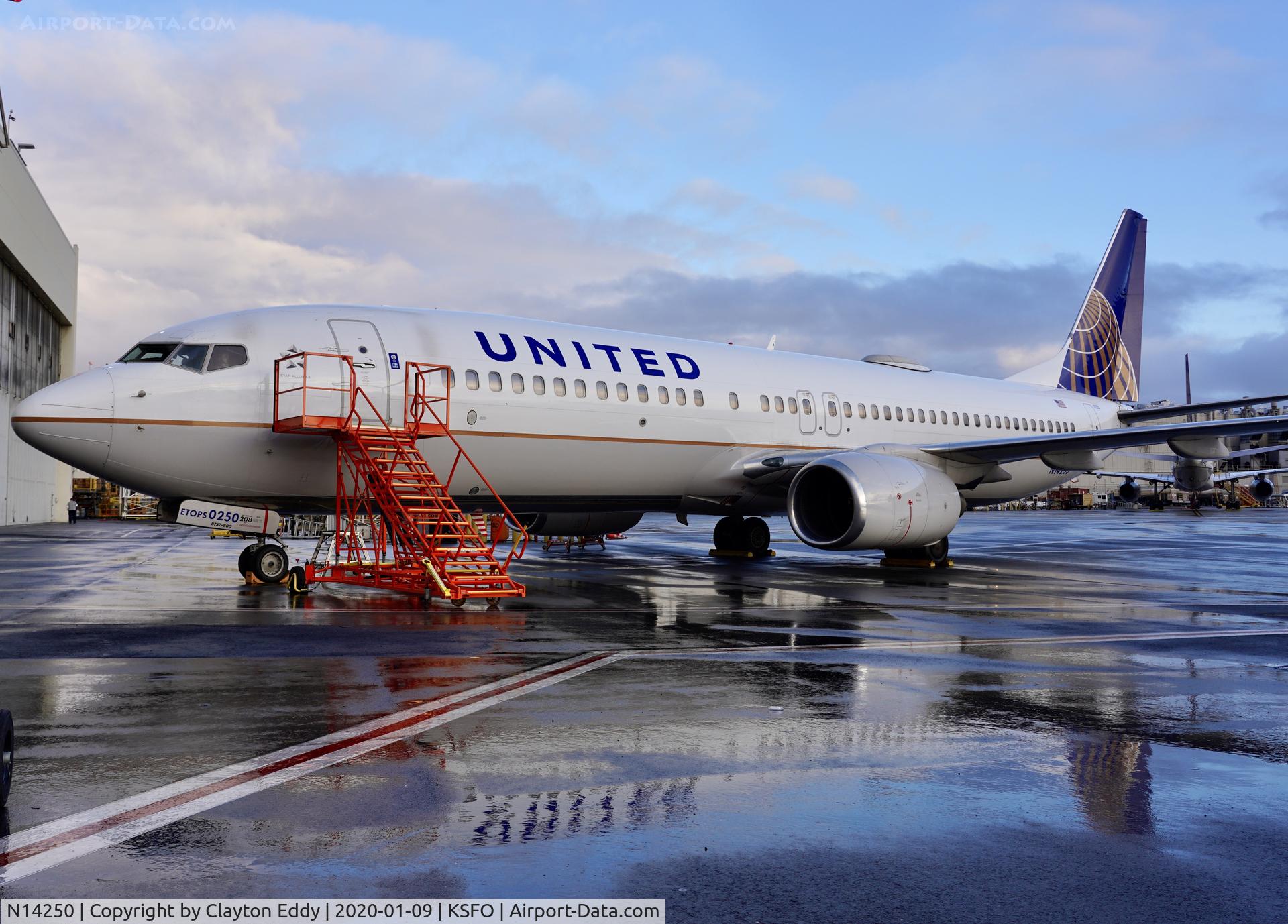 N14250, 1999 Boeing 737-824 C/N 28957, SFO 2020.
