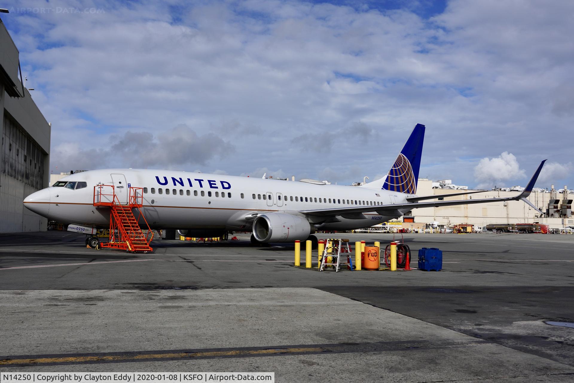N14250, 1999 Boeing 737-824 C/N 28957, SFO 2020.