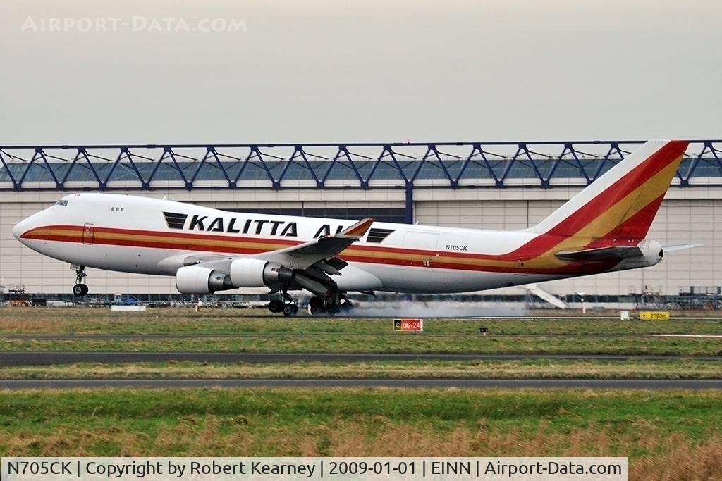 N705CK, 2001 Boeing 747-4B5F/SCD C/N 26413, Touching down at EINN