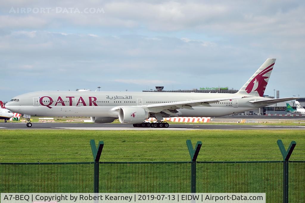 A7-BEQ, 2018 Boeing 777-3DZ/ER C/N 64085, Lining up r/w 28