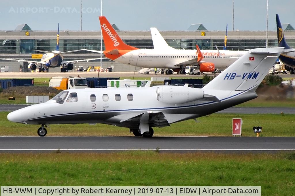 HB-VWM, 2009 Cessna 525 CitationJet CJ1+ C/N 525-0690, Rolling on departure r/w 28