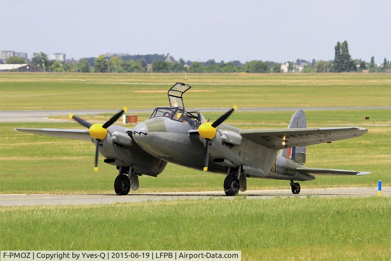 F-PMOZ, De Havilland (BBC) DH-98 Mosquito Replica C/N 1, De Havilland DH-98 Mosquito (replica), Taxiing to parking area, Paris-Le Bourget (LFPB-LBG) Air show 2015