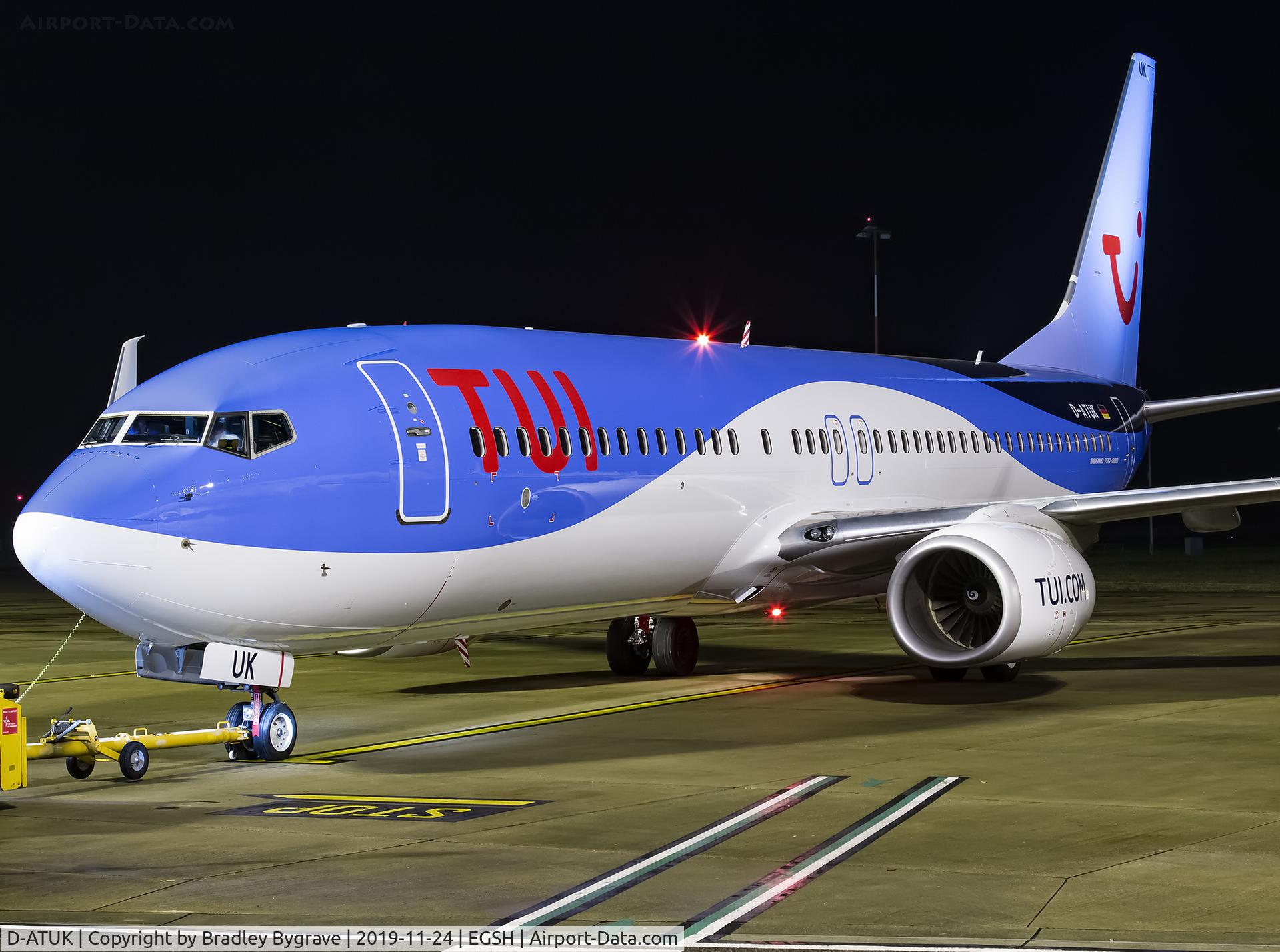 D-ATUK, 2011 Boeing 737-8K5 C/N 39094, Stand 5