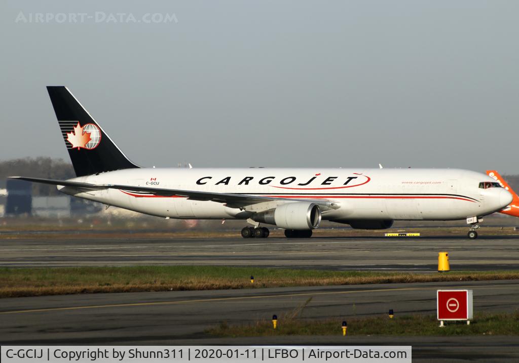 C-GCIJ, 1995 Boeing 767-306/ER C/N 26263, Taxiing to the Cargo apron...