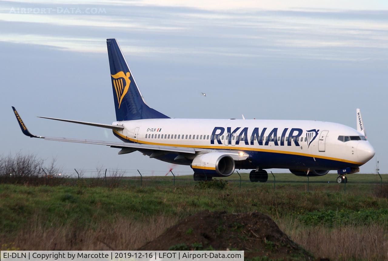 EI-DLN, 2006 Boeing 737-8AS C/N 33595, Taxiing for runway 02 while Mirage 2000 landing runway 20.