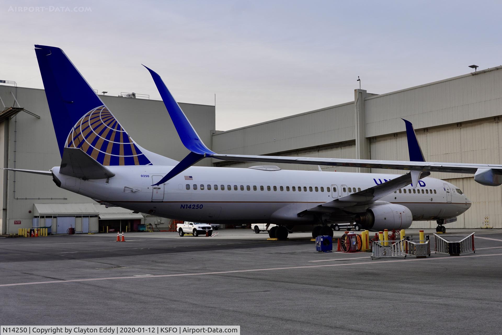 N14250, 1999 Boeing 737-824 C/N 28957, SFO 2020.