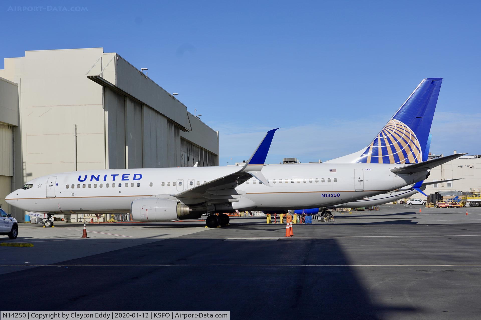 N14250, 1999 Boeing 737-824 C/N 28957, SFO 2020.