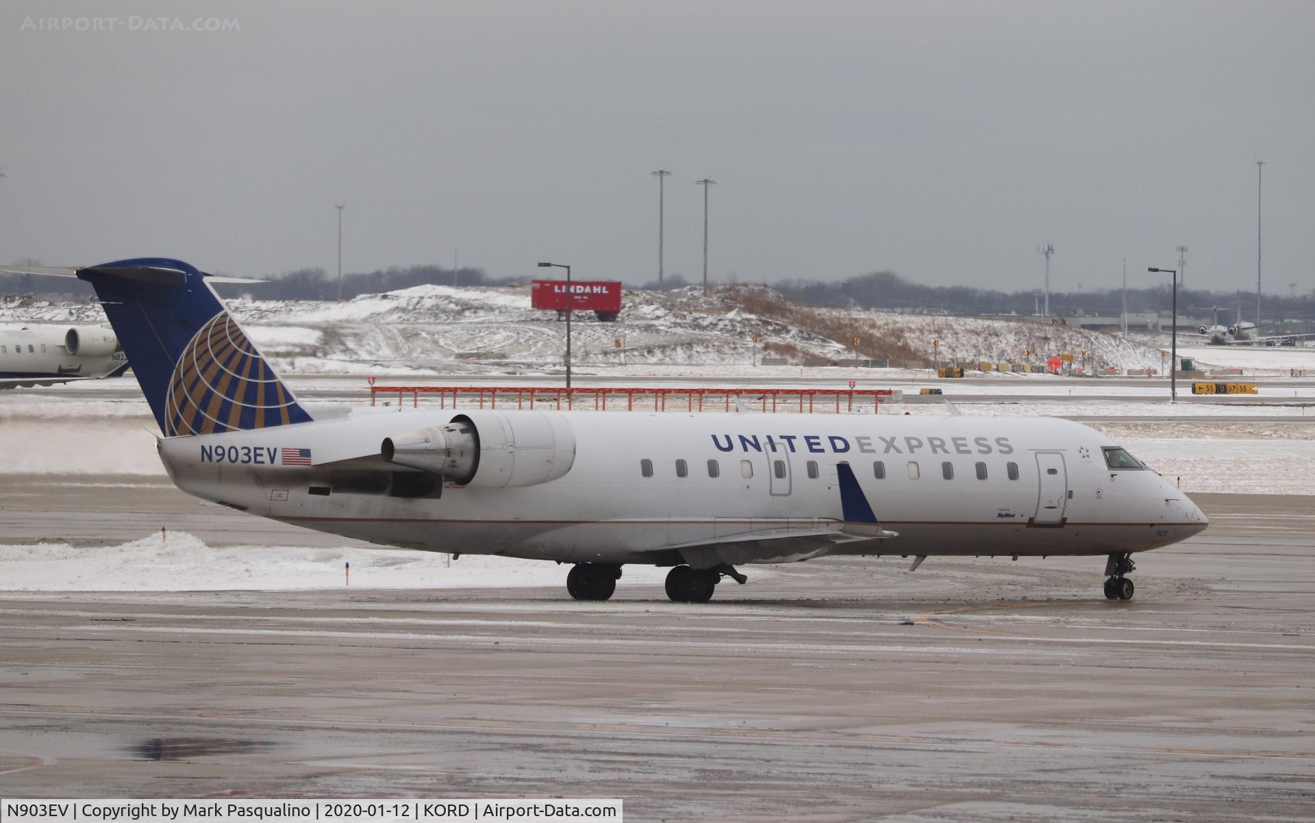 N903EV, 2002 Bombardier CRJ-200ER (CL-600-2B19) C/N 7621, CL-600-2B19