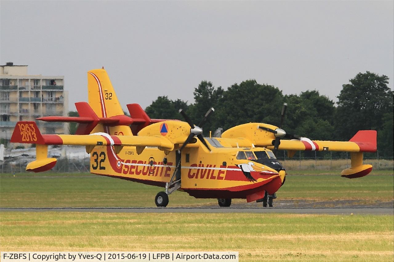 F-ZBFS, Canadair CL-215-6B11 CL-415 C/N 2001, Canadair CL-415, U-Turn rwy 05, Paris-Le Bourget (LFPB-LBG) Air show 2015