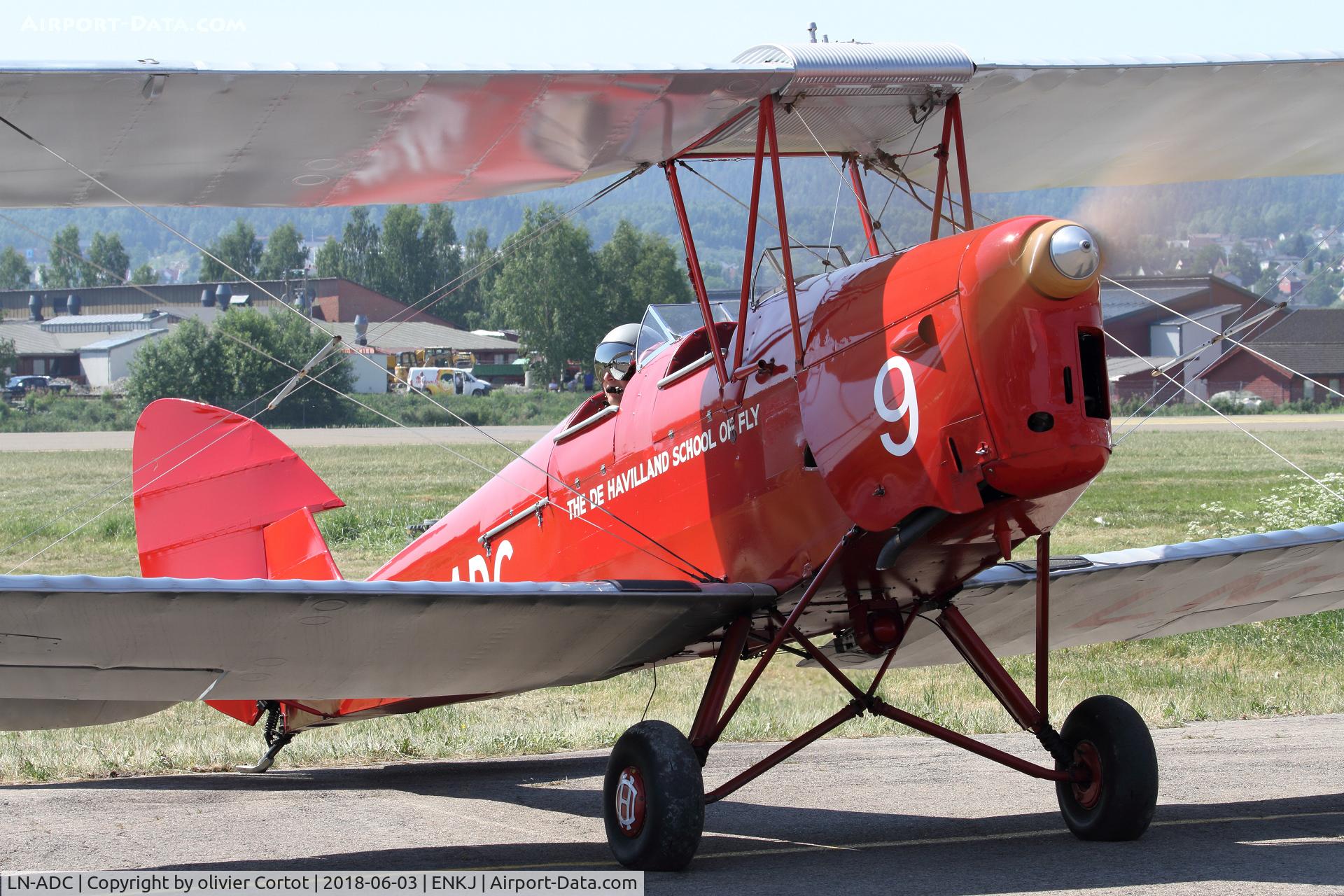 LN-ADC, 1935 De Havilland DH-82A Tiger Moth II C/N 3318, Kjeller airshow