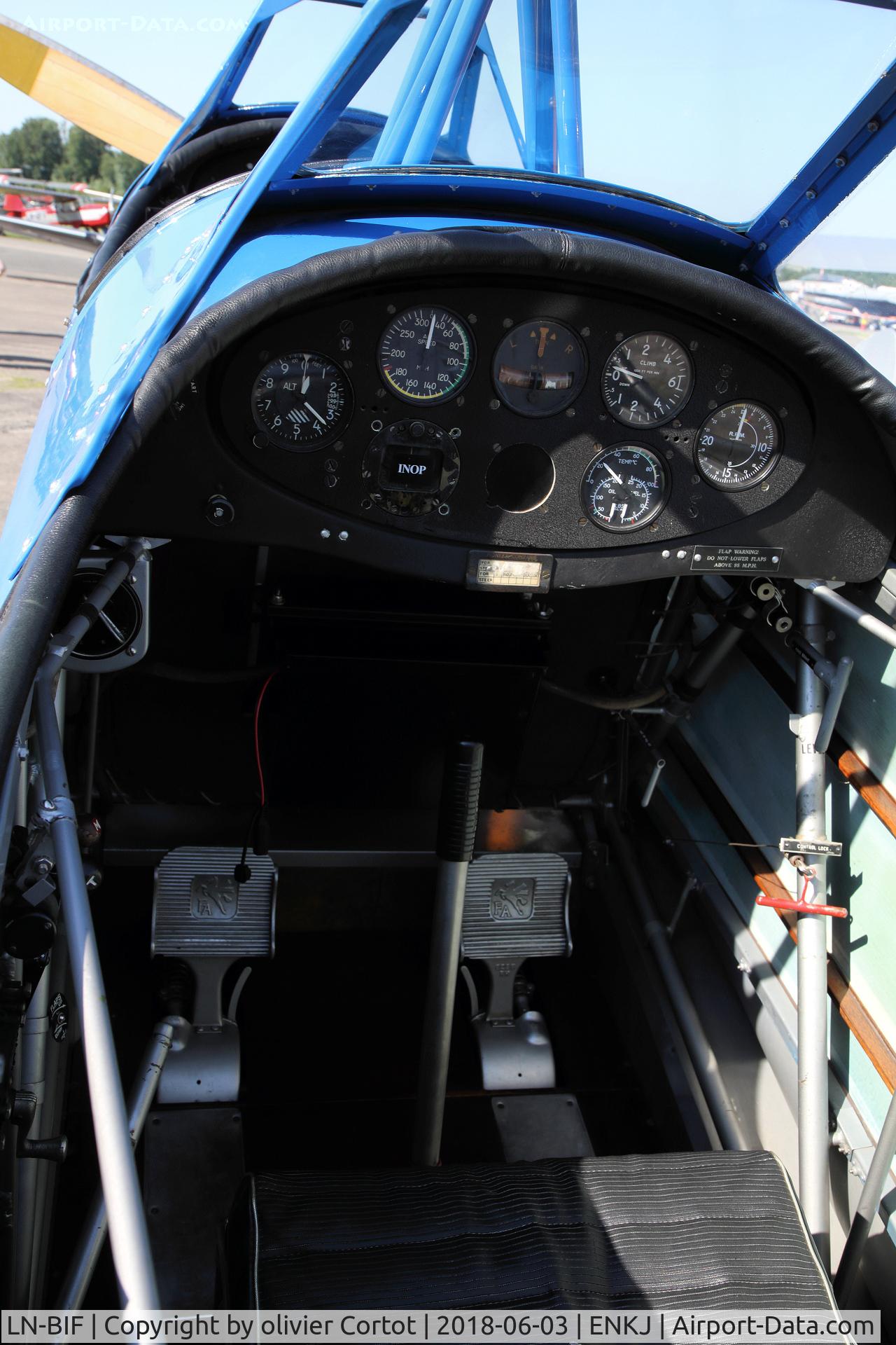 LN-BIF, 1944 Fairchild PT-19A C/N T43-7228, view on the cockpit